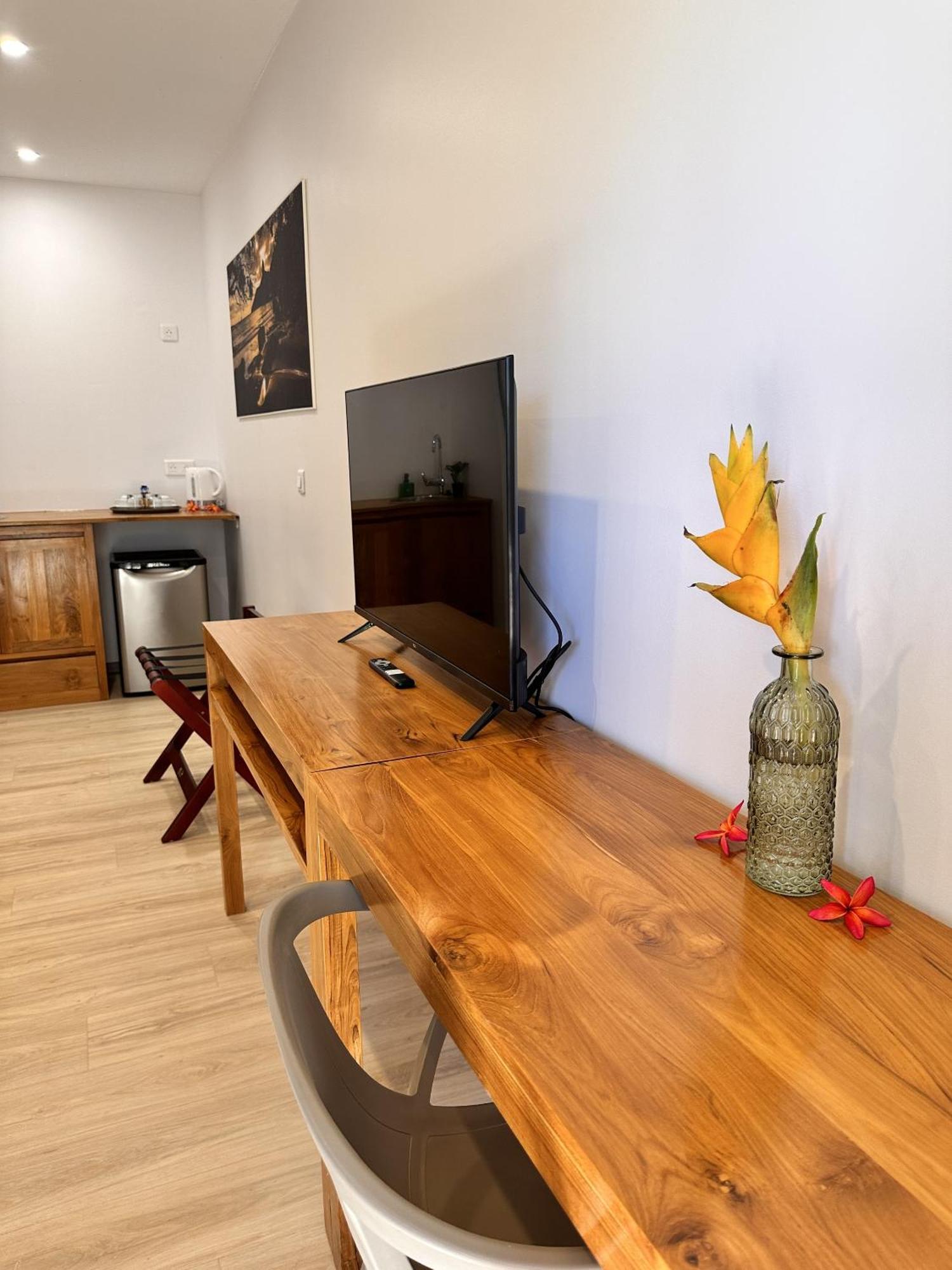 Ononui Lodge Airport, Ocean-View, Private Bathroom And Balcony, Free Wifi And Parking, On-Site Car Rental 帕皮提 外观 照片