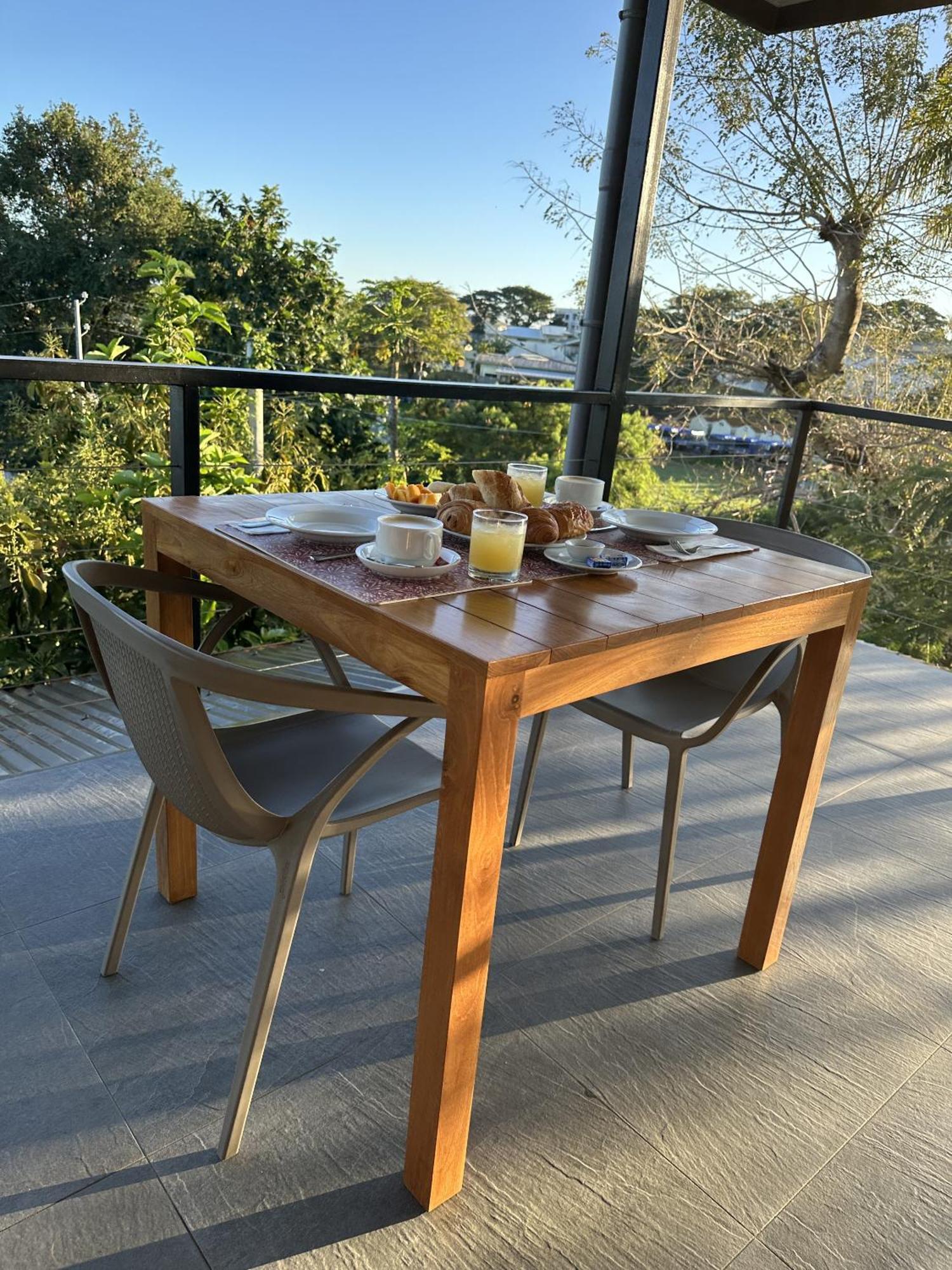Ononui Lodge Airport, Ocean-View, Private Bathroom And Balcony, Free Wifi And Parking, On-Site Car Rental 帕皮提 外观 照片