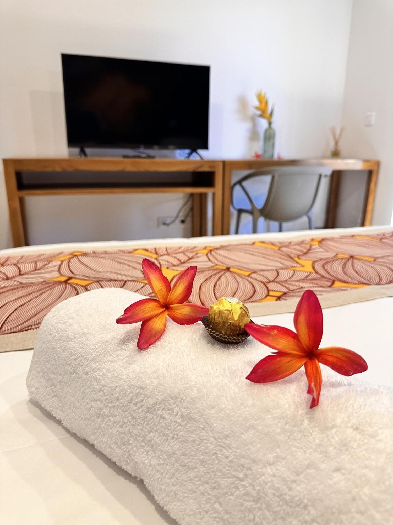Ononui Lodge Airport, Ocean-View, Private Bathroom And Balcony, Free Wifi And Parking, On-Site Car Rental 帕皮提 外观 照片