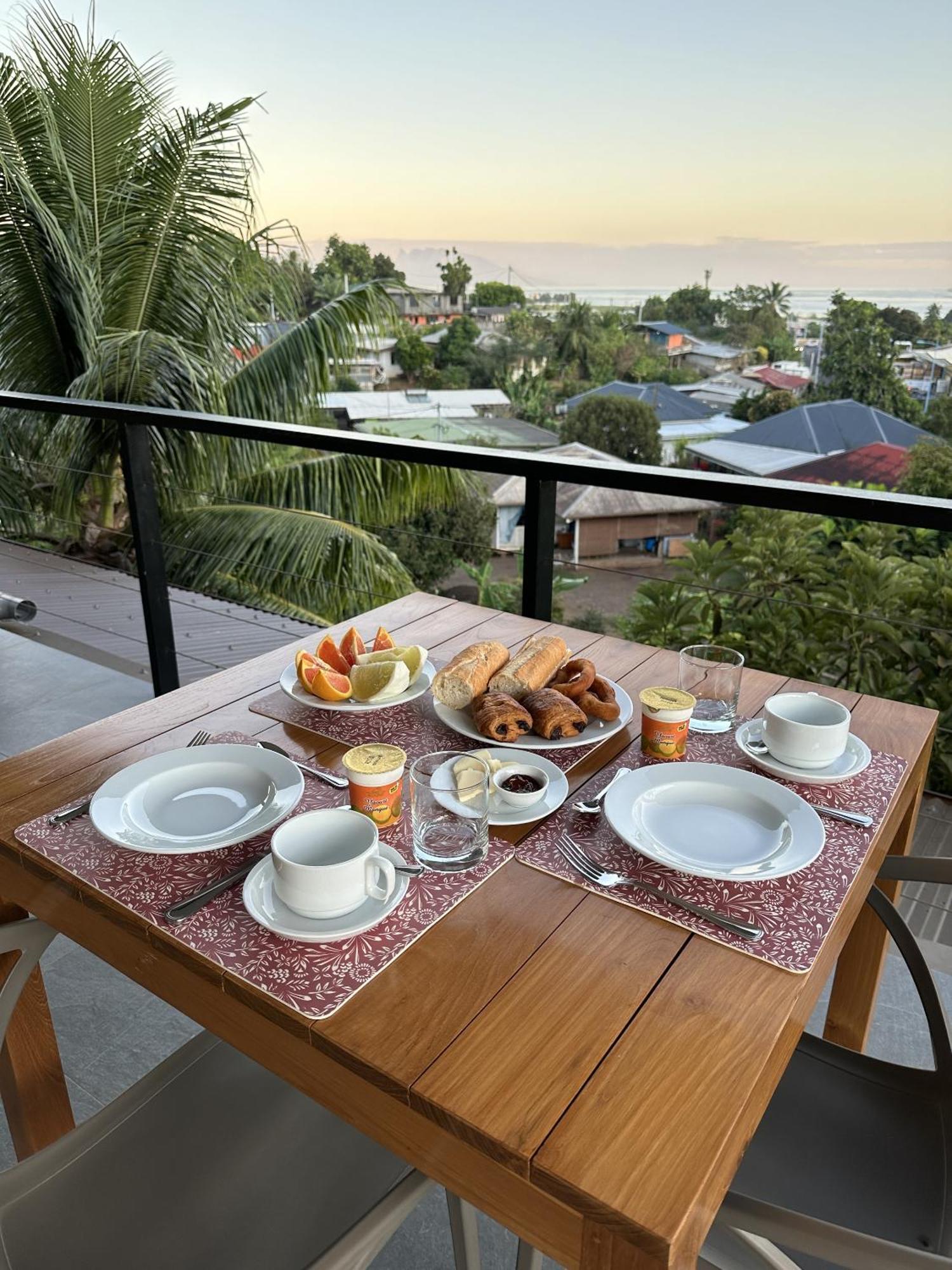 Ononui Lodge Airport, Ocean-View, Private Bathroom And Balcony, Free Wifi And Parking, On-Site Car Rental 帕皮提 外观 照片