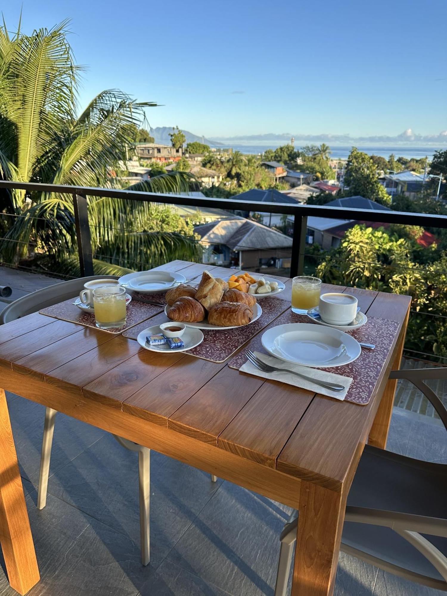Ononui Lodge Airport, Ocean-View, Private Bathroom And Balcony, Free Wifi And Parking, On-Site Car Rental 帕皮提 外观 照片