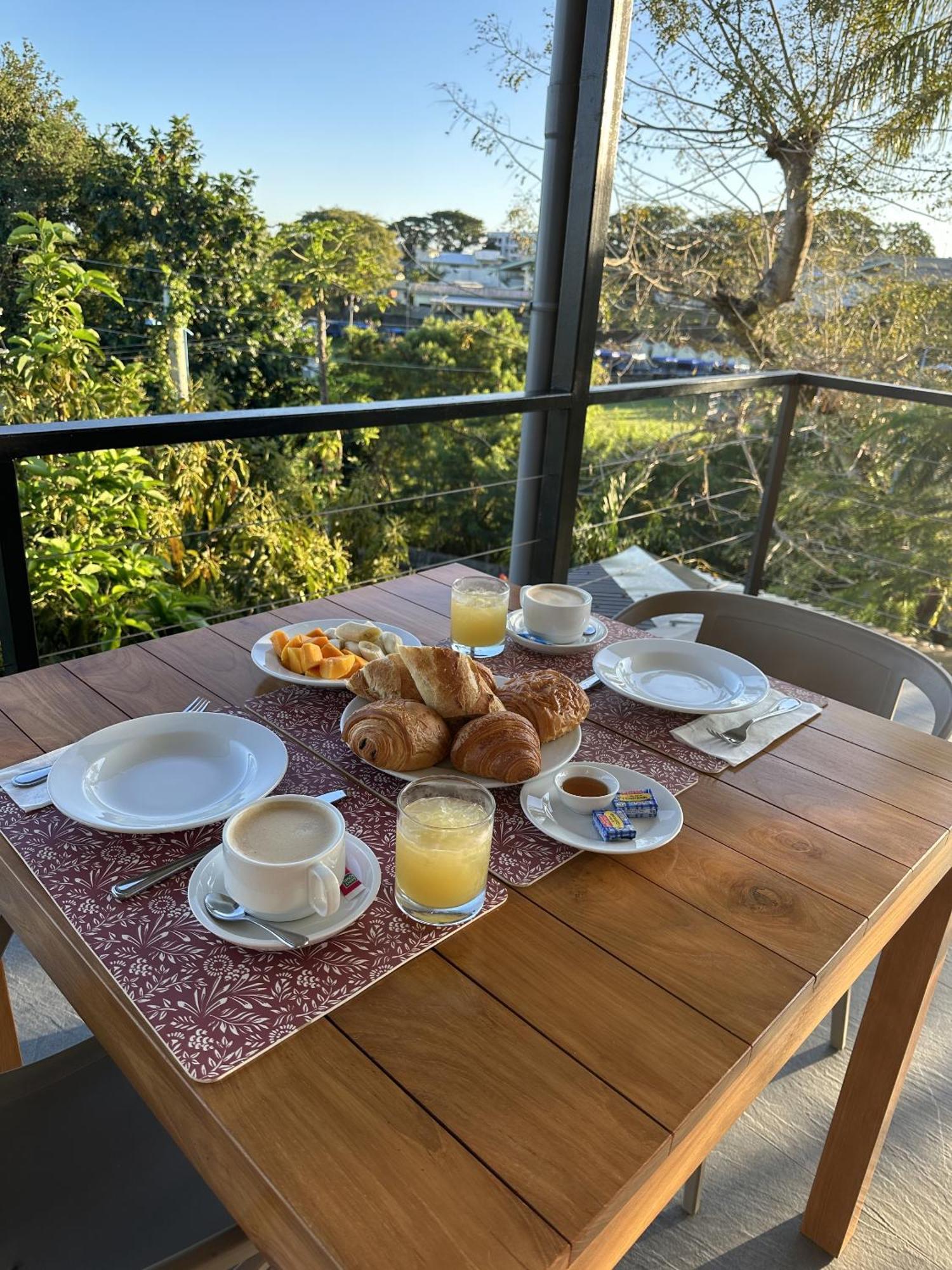 Ononui Lodge Airport, Ocean-View, Private Bathroom And Balcony, Free Wifi And Parking, On-Site Car Rental 帕皮提 外观 照片